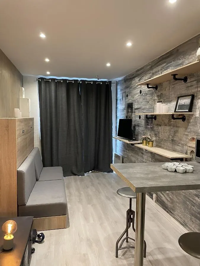 Studio Pigalle location